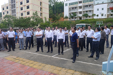 南平市市委書記裴金佳、市長林寶金率市委市政府全部領(lǐng)導(dǎo)及各市縣主要領(lǐng)導(dǎo)一行蒞臨我公司視察指導(dǎo)